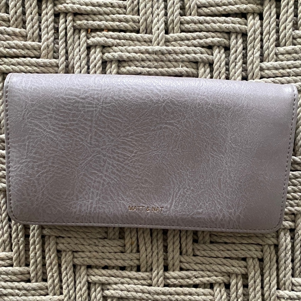 Matt & Nat Soft Lavender Zip Wallet with Gold Logo